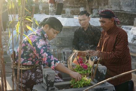 NYEKAR HARI JADI TRENGGALEK KE 830 DI MAKAM LELUHUR DESAKAMULAN